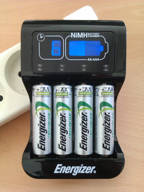 Chargeur et testeur de piles rechargeables : Inducell